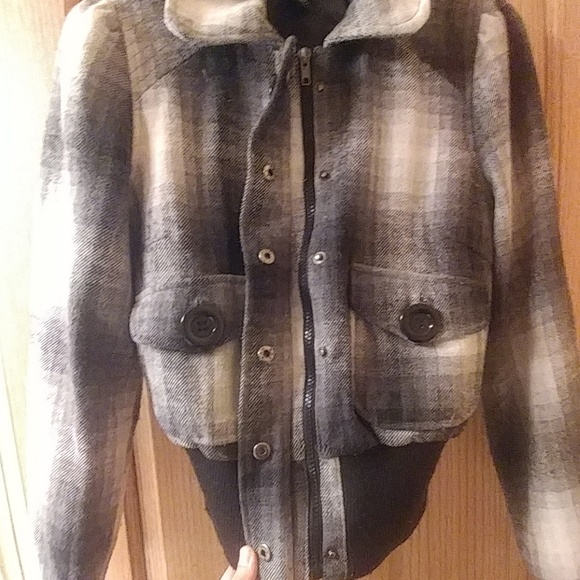 Jacket - Picture 3 of 4